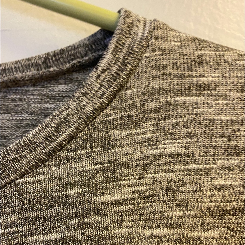 ALISON ANDREWS Long Sleeve Ruched Drawstring Top - Picture 6 of 12